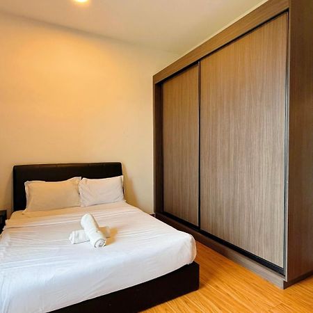Beacon Executive Suite - City View - By Iz George Town Zewnętrze zdjęcie