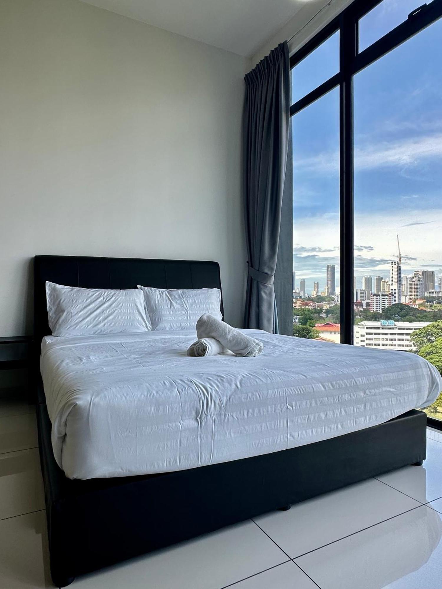 Beacon Executive Suite - City View - By Iz George Town Zewnętrze zdjęcie