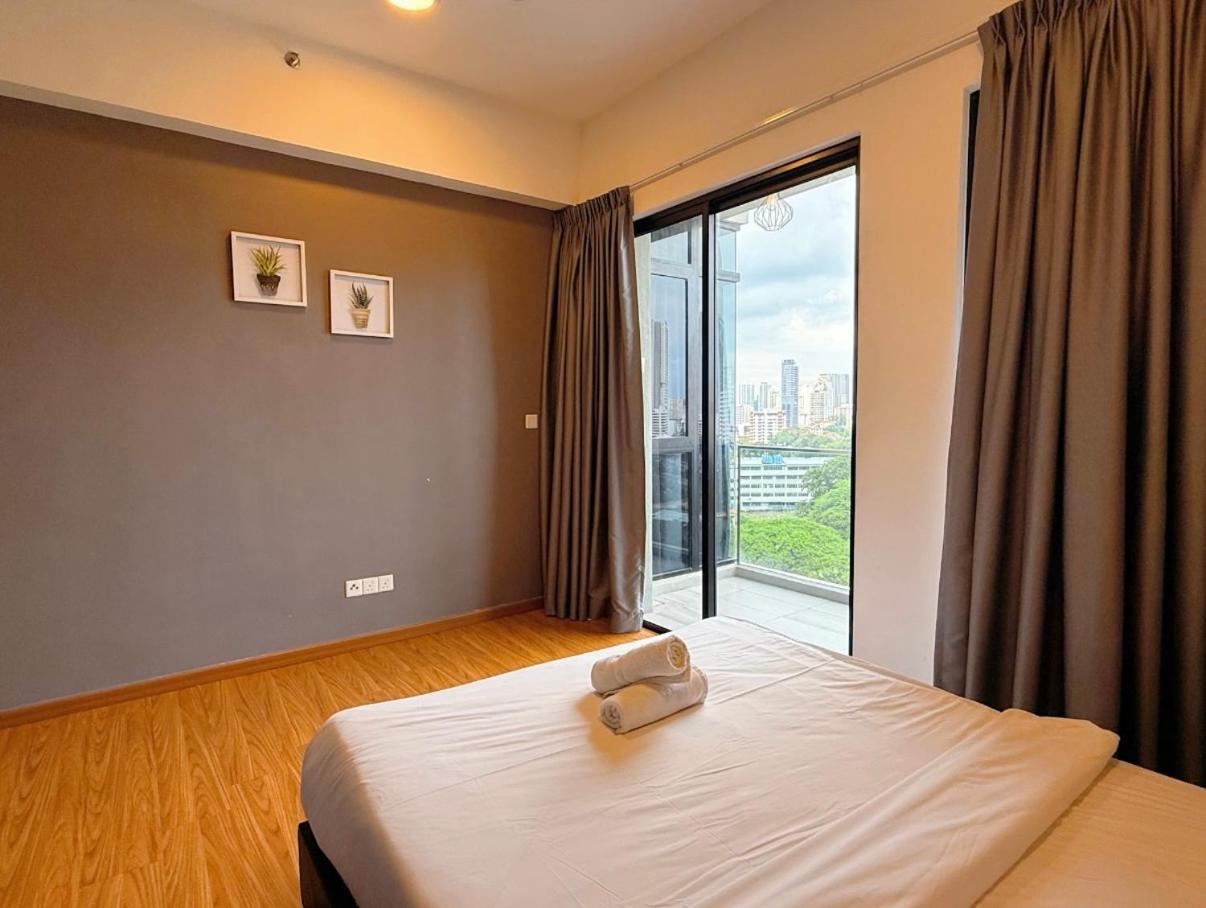 Beacon Executive Suite - City View - By Iz George Town Zewnętrze zdjęcie
