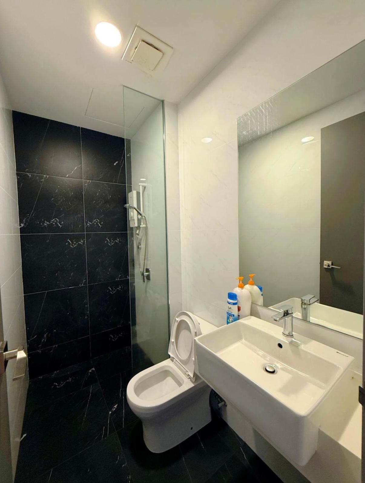 Beacon Executive Suite - City View - By Iz George Town Zewnętrze zdjęcie