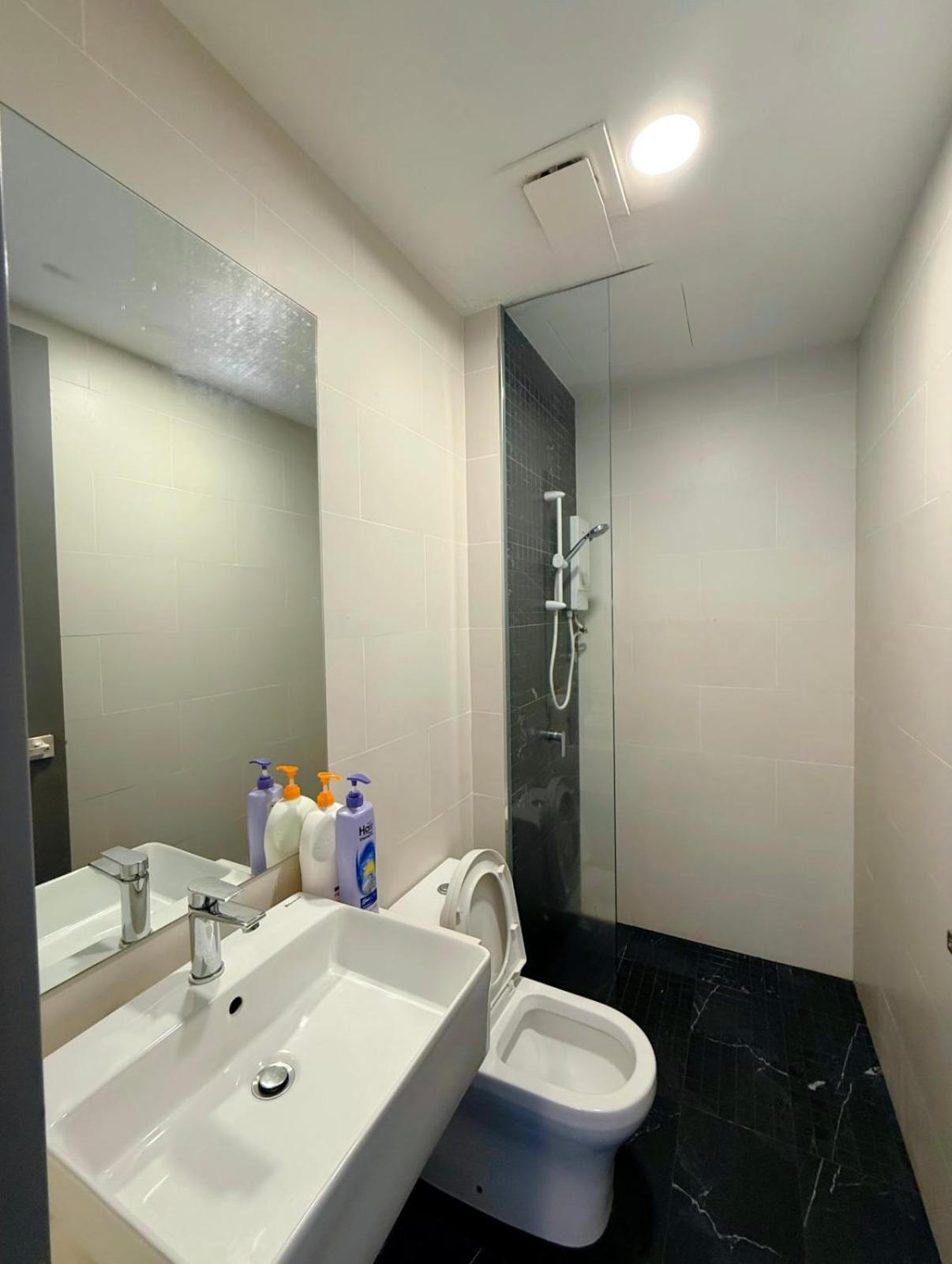 Beacon Executive Suite - City View - By Iz George Town Zewnętrze zdjęcie